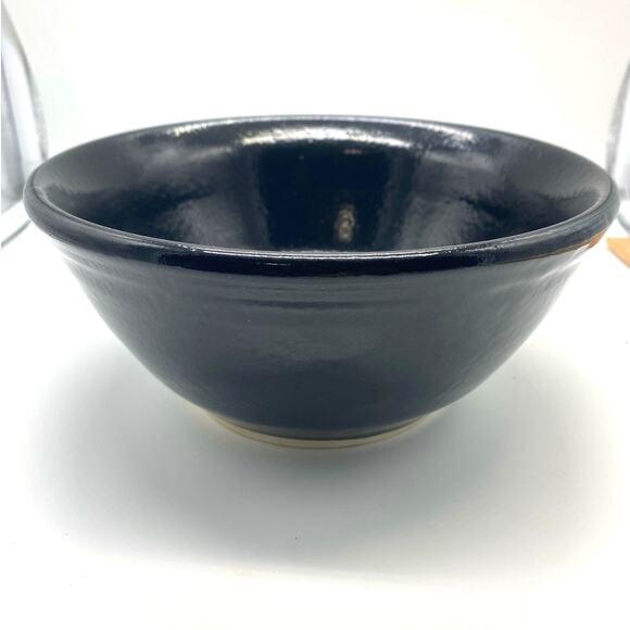 Studio Pottery. Signed Black mixing Bowl - Picture 1 of 7